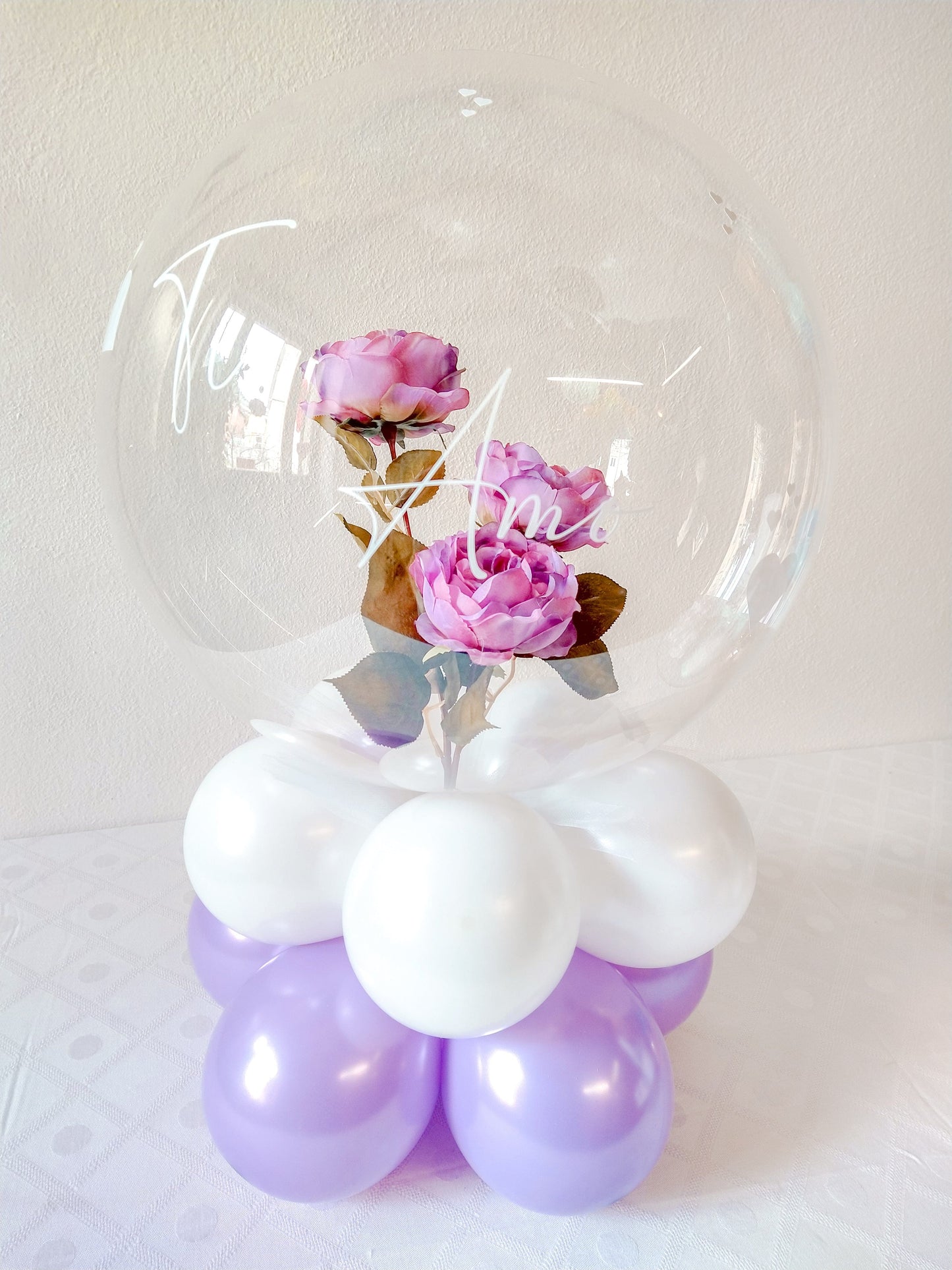 Centrotavola di Palloncini/ trasparente con fiori all'interno/ personalizzabile.