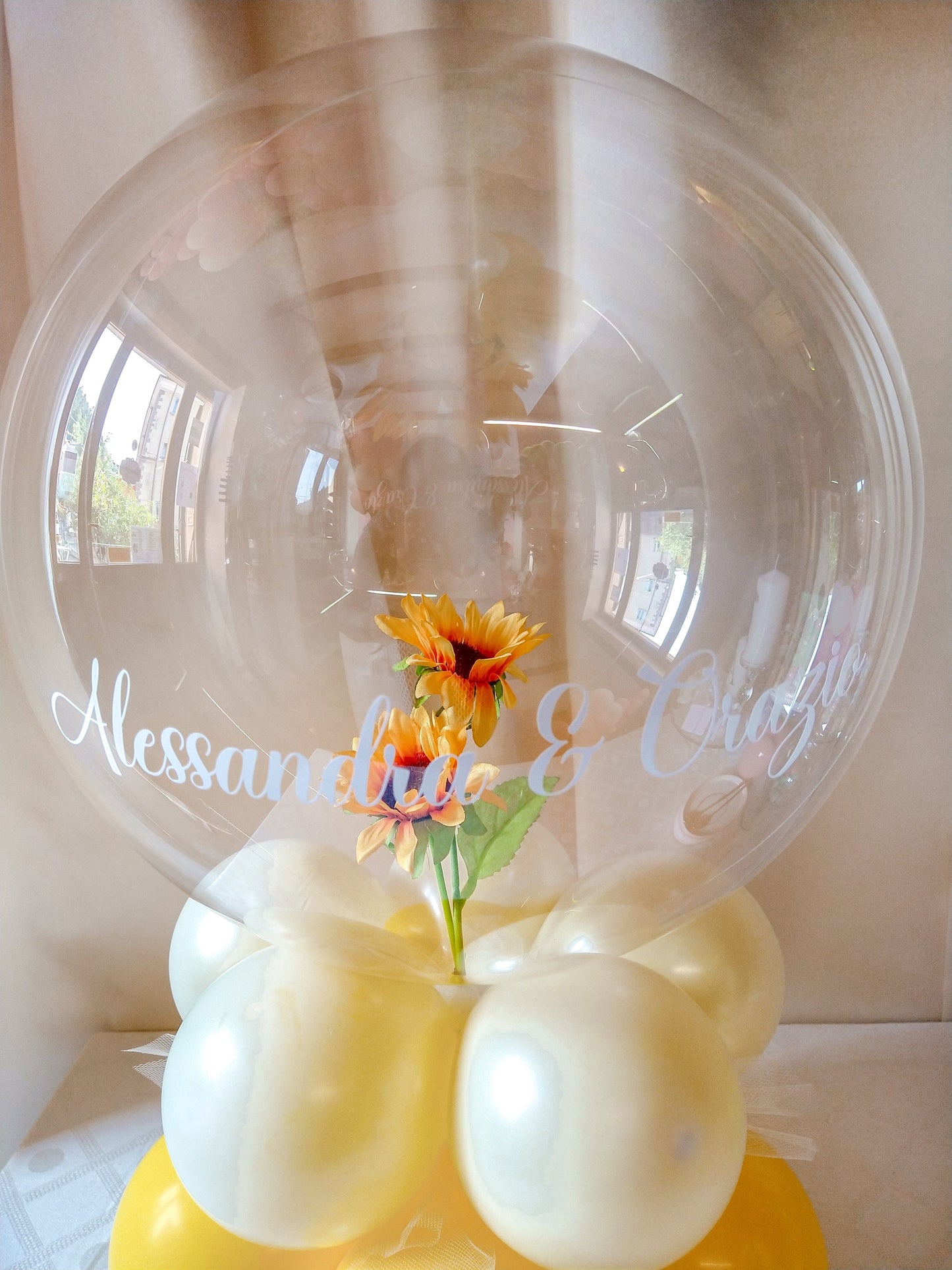 Centrotavola di Palloncini/ trasparente con fiori all'interno/ personalizzabile.