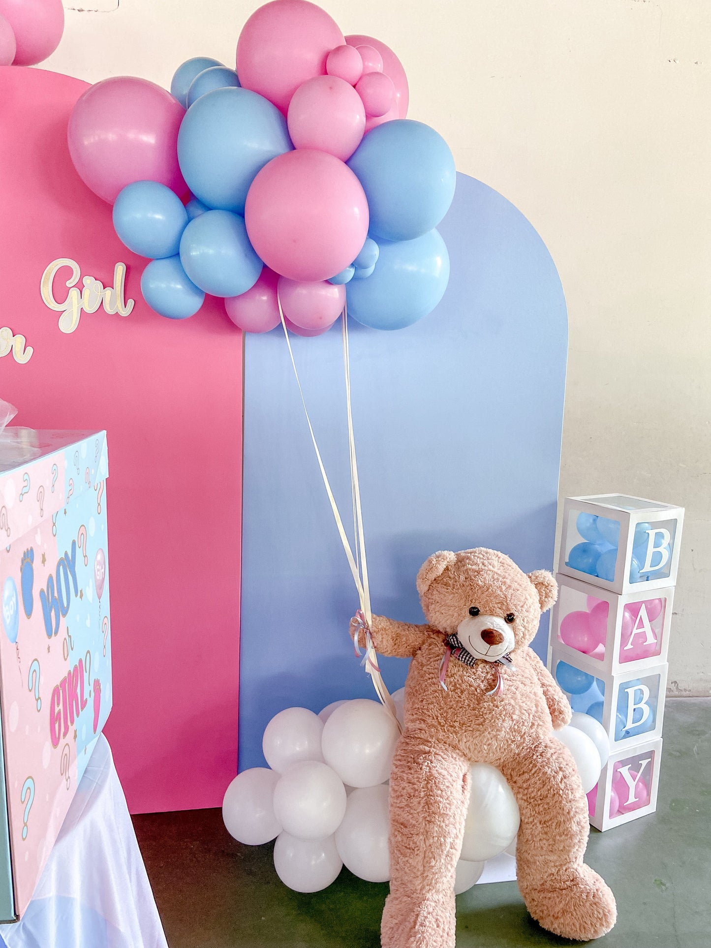 Allestimento Gender Reveal | 2 pannelli con orso e palloncini