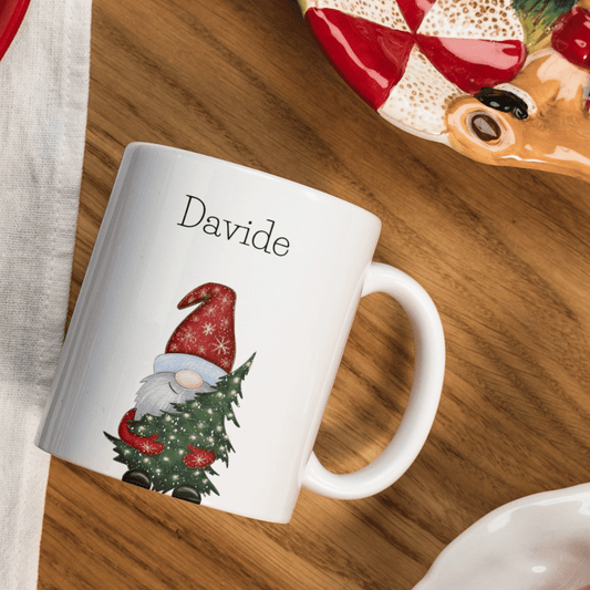 Tazza in ceramica con nome personalizzato e gnomo con albero di Natale