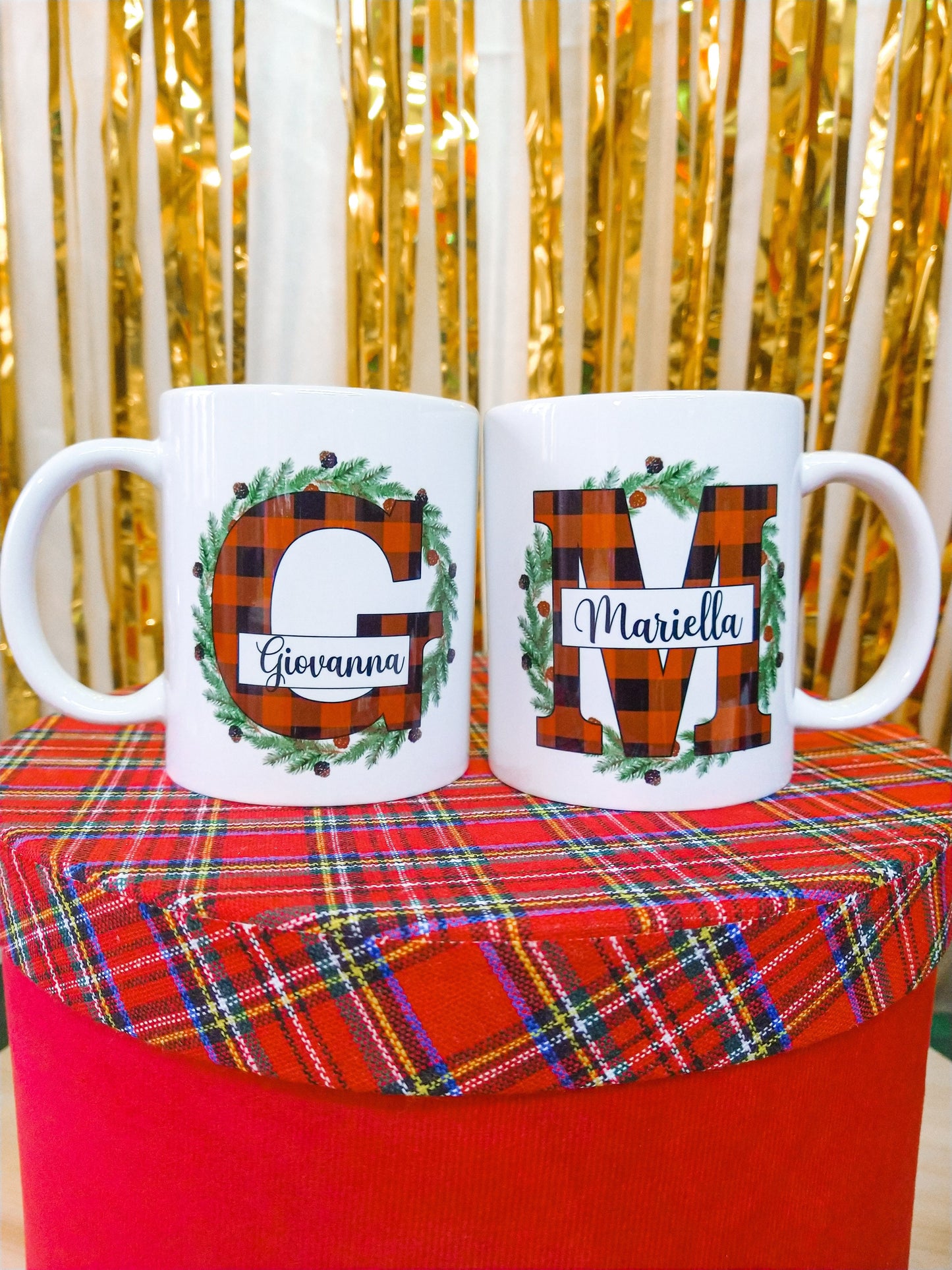 Tazza di natale con nome personalizzabile e ghirlanda natalizia