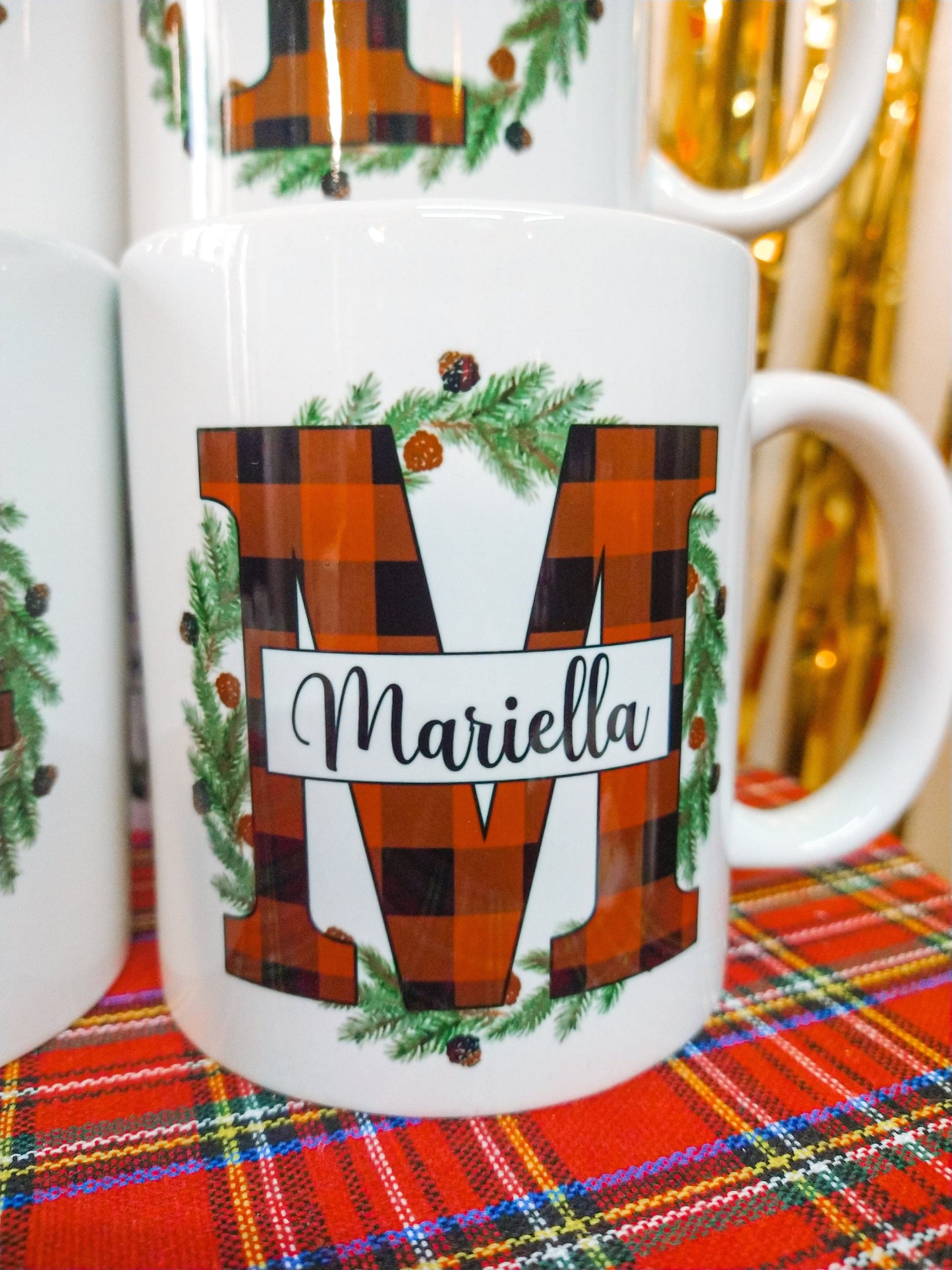 Tazza di natale con nome personalizzabile e ghirlanda natalizia