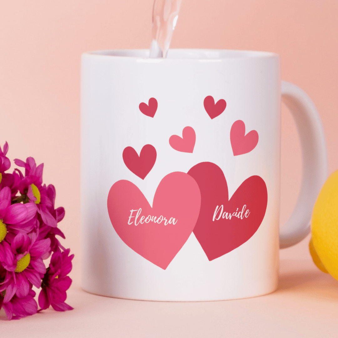 Tazza Personalizza con cuori ad incastro con nomi rosa e rosso