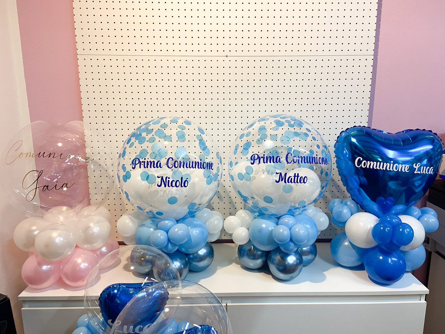 Centrotavola di palloncini pois azzurri/ rosa- Composizione personalizzabile